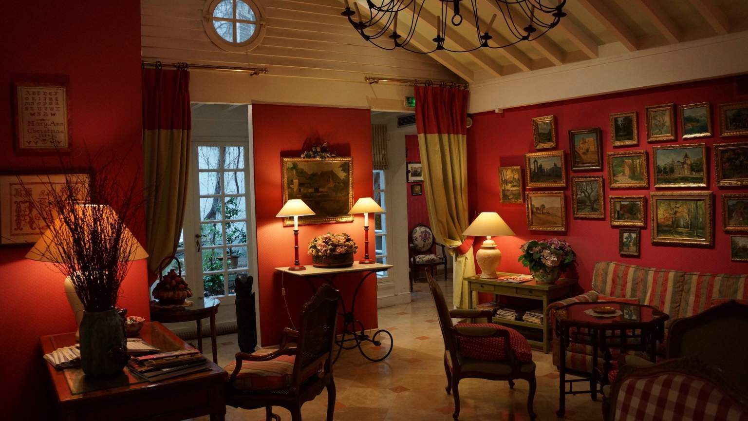 Lounge of the Relais Medicis, Small Charming Hotel, Paris